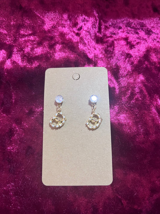 Boucle d’oreille bretzel doré