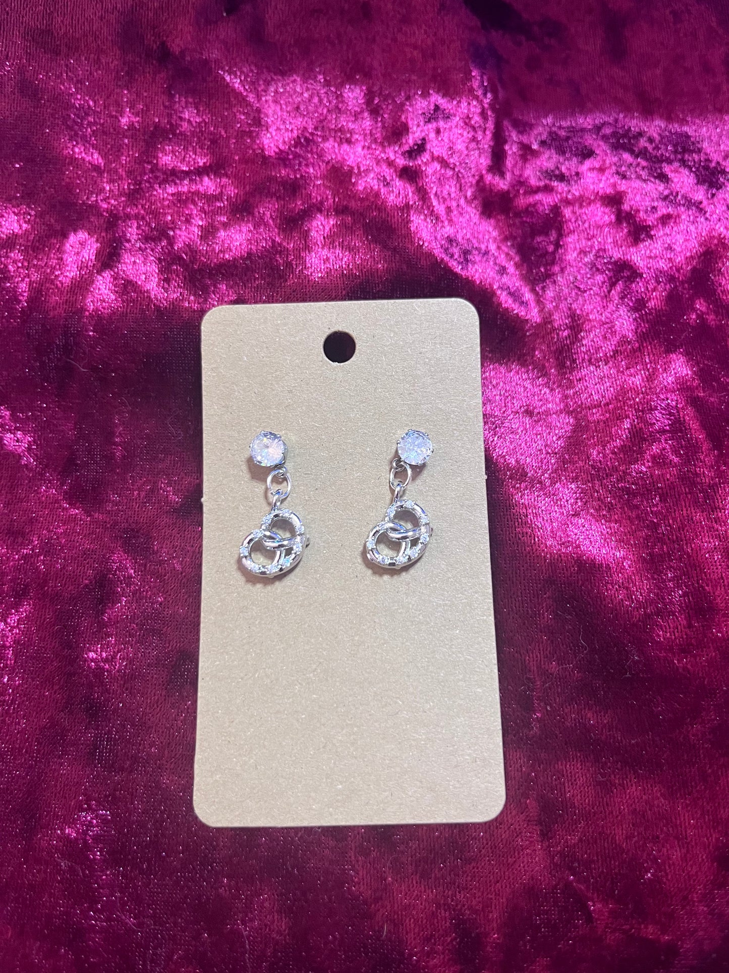 Boucle d'oreille bretzel argenté